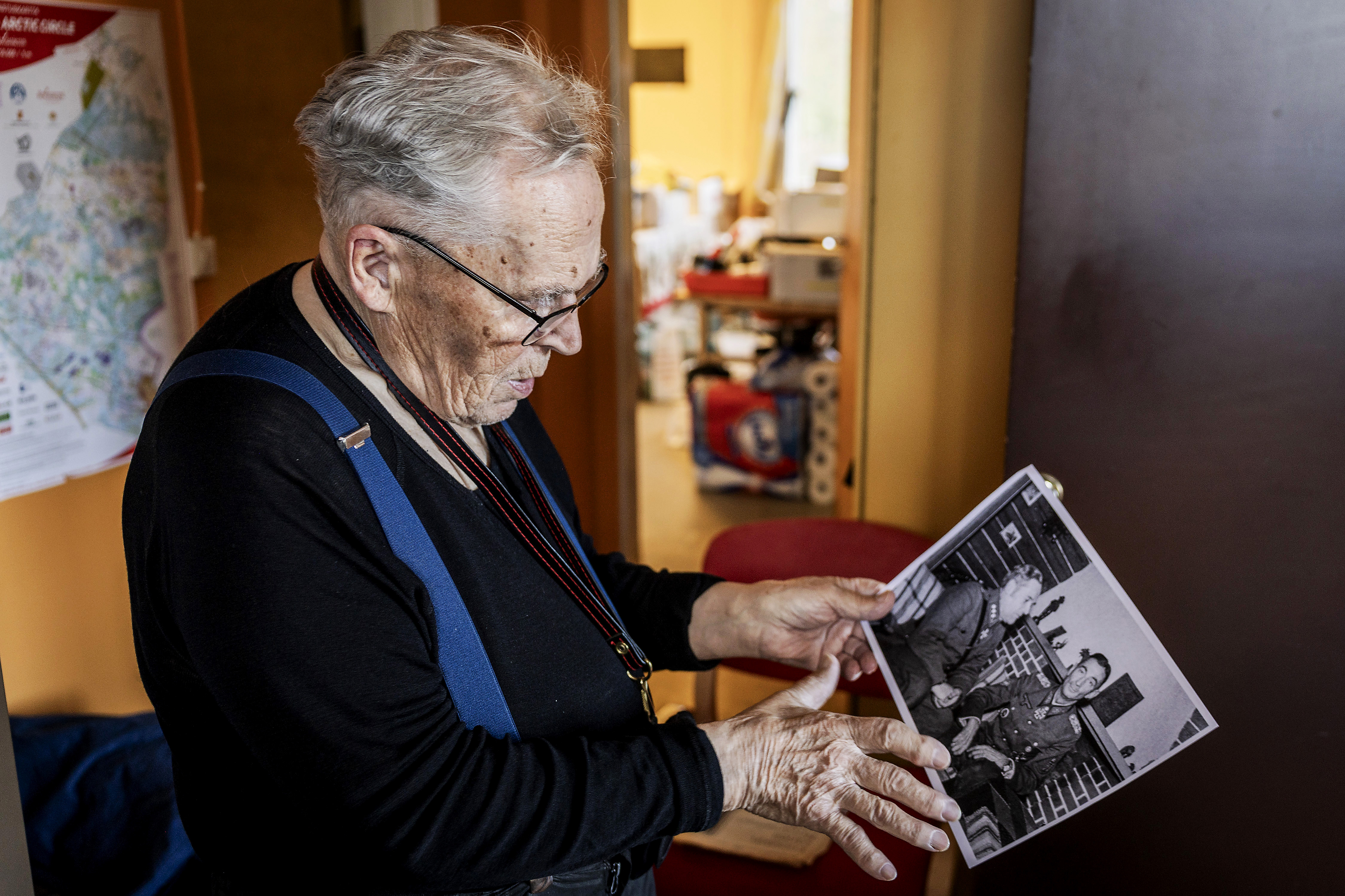 Hitlerin suosikki jakoi karkkia Rovaniemen lapsille – Heikki Kaakinen muistaa natsikenraali Eduard Dietlin mukavana naapurinsetänä