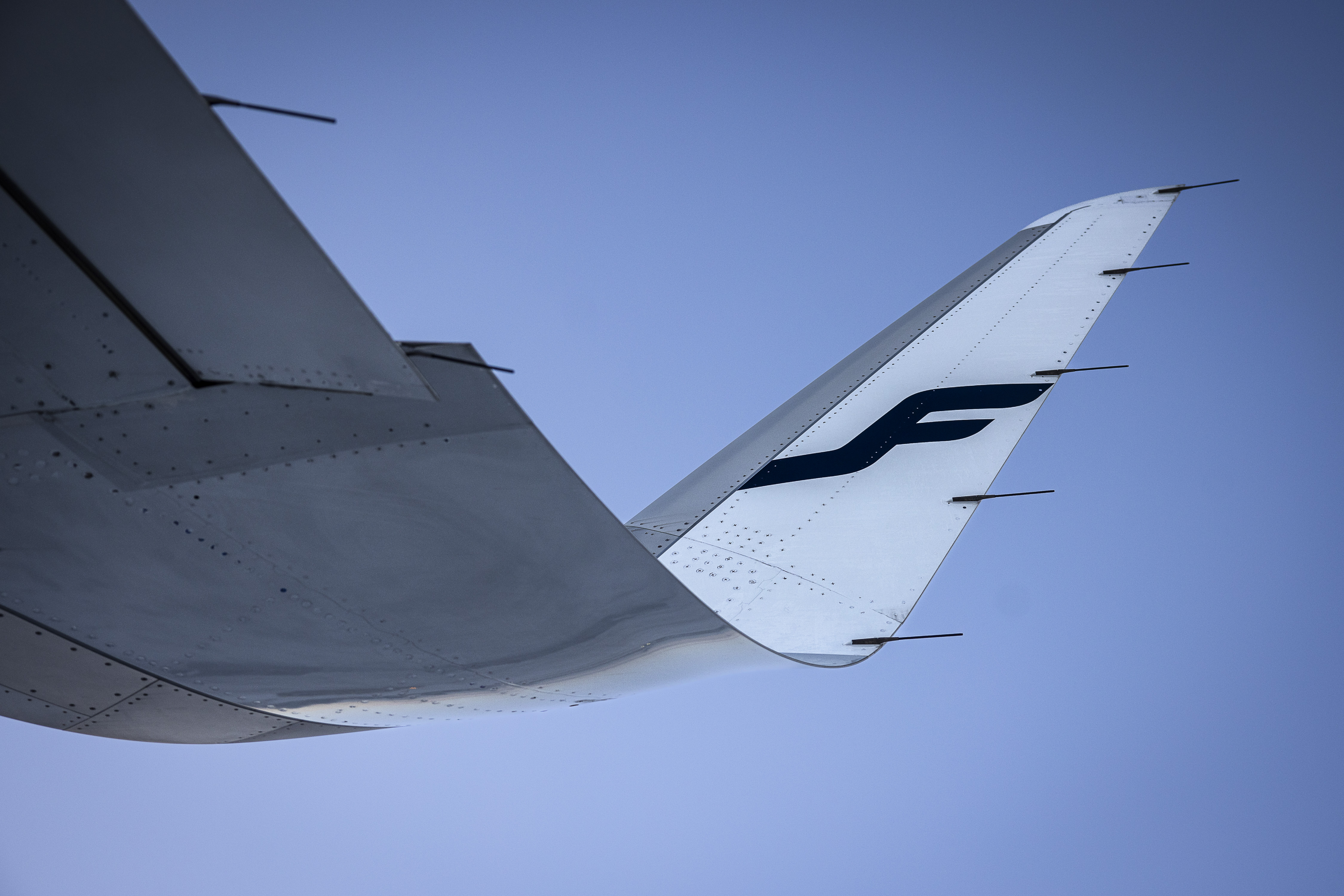 Hollannin lumikaaos heijastuu Suomeen – Finnair on perunut tänään ainakin yhden lennon Amsterdamiin