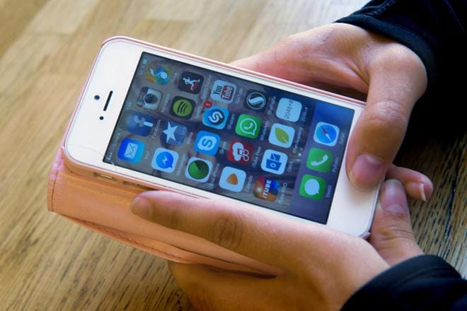 Pikaviestipalveluita käytetään erityisesti älypuhelimilla. KUVA: Marttiina Sairanen