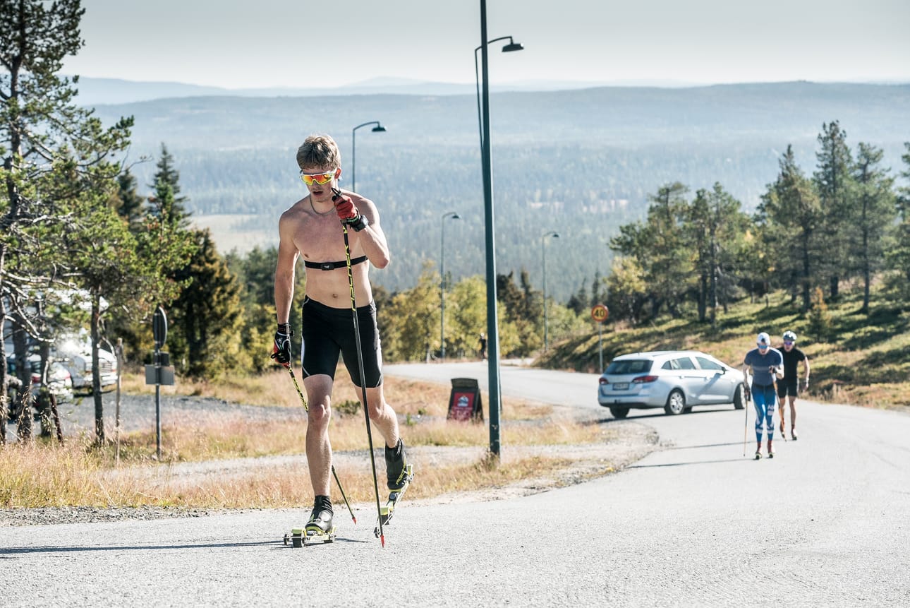 KEV:n Juuso Tossavainen voitti perjantaina M20-sarjan Suomen mestaruuden Iisalmessa. Kuvassa Tossavainen vaudissa KEV:n hiihtäjien leirillä Rukalla viime vuoden syyskuussa.
