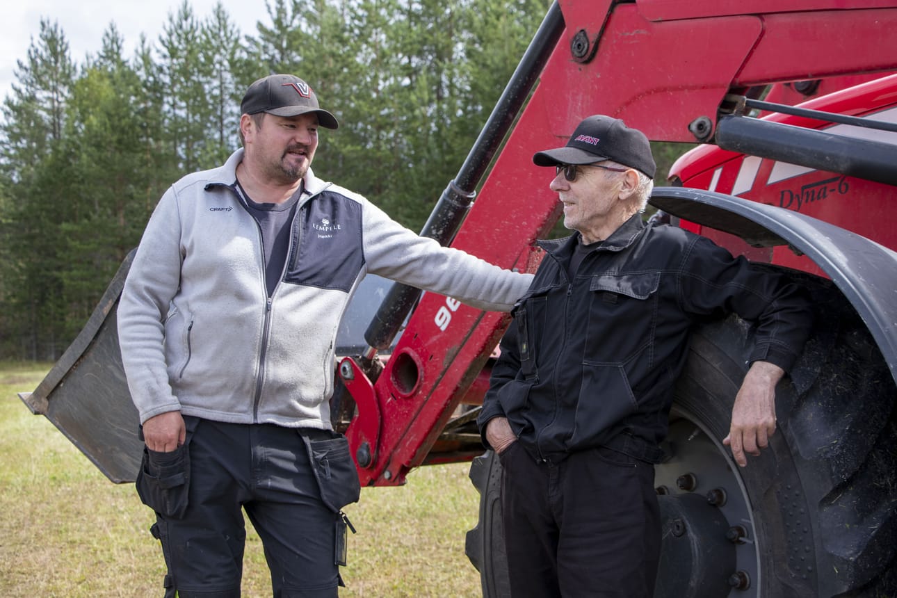 Lakeuden Traktoriurheilijat ry järjestää traktorien vetokisat jo 36. kertaa. Seuran puheenjohtaja Heikki Patala ja harrastaja Risto Uutinen odottavat kotikisoja innokkain mielin.