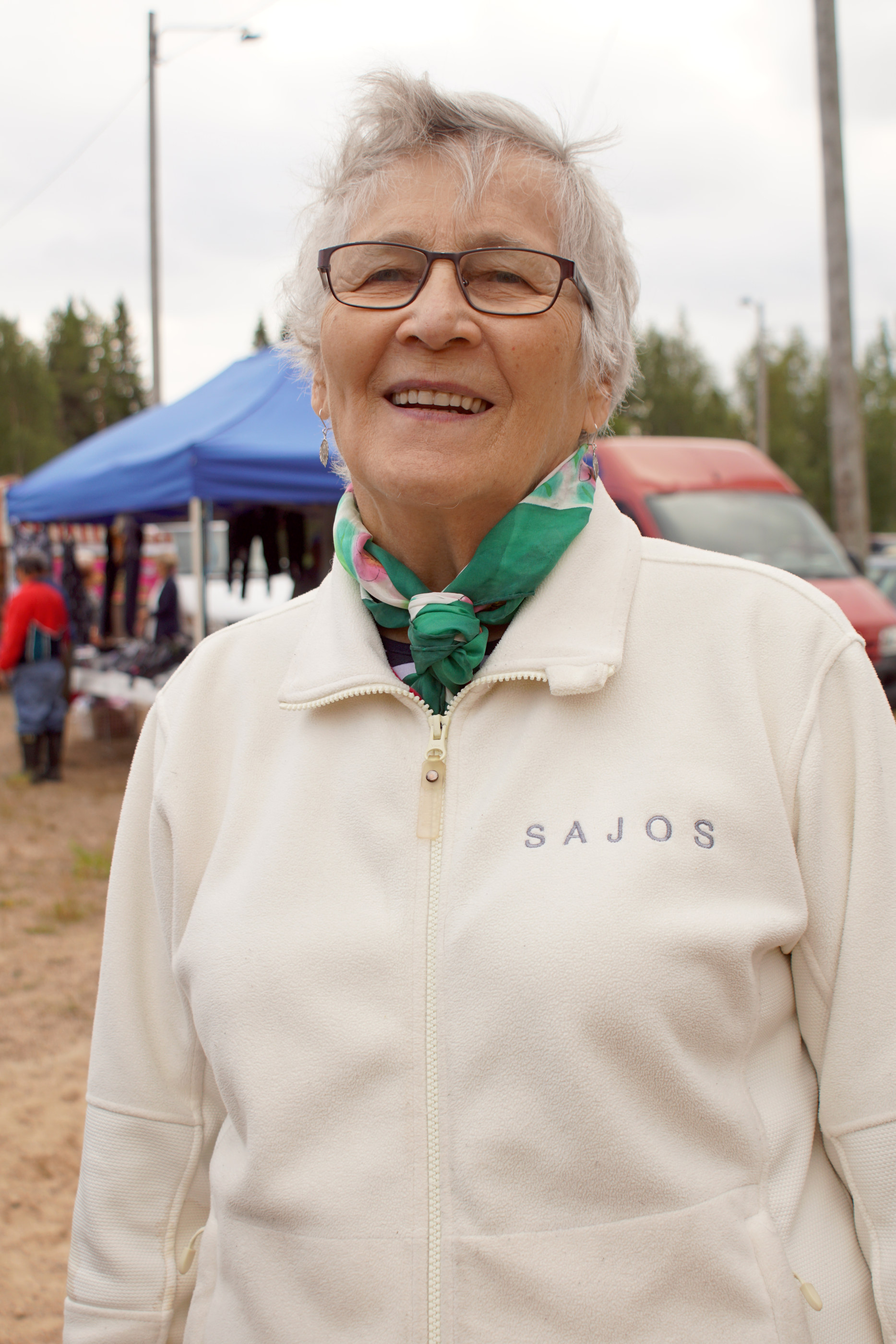 <p>Irma Morottajan mielestä parasta Vattumarkkinoilla: "Vanhojen lapsuus- ja nuoruusajan tuttujen tapaaminen ja heidän kanssaan jutustelu on parasta ja tärkeintä ainakin minulle.</p><p>Olen käynyt vattumarkkinoilla 3-4 kertaa, ei Inarista asti joka kesä sentään tule lähdettyä."</p>