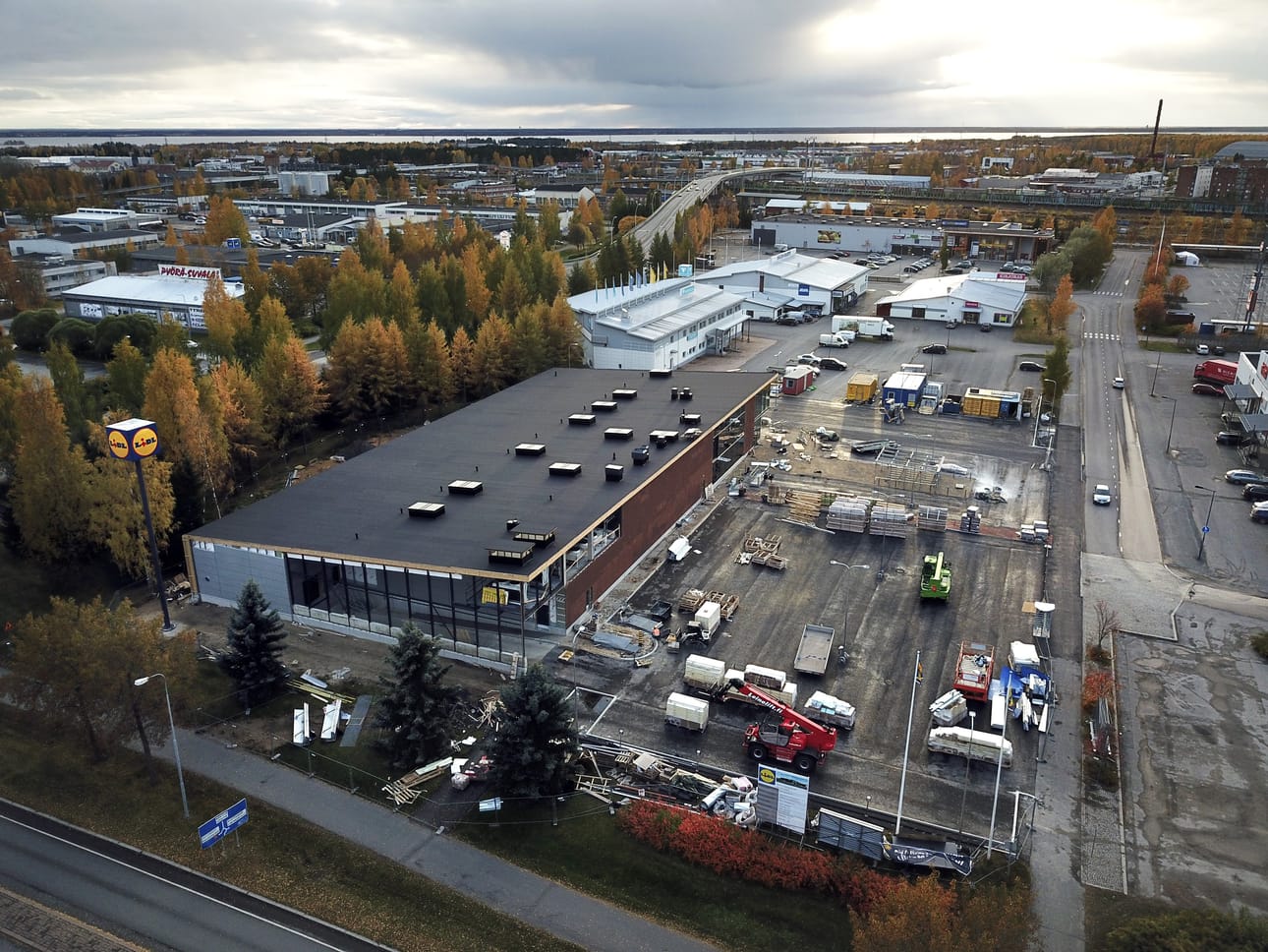 Kuva Karjasillan Lidlin rakentamisesta lokakuulta.