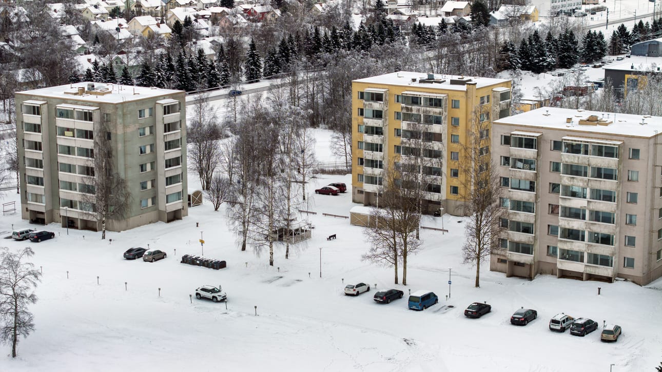 Kiinteistö Oy Kummatti on hakenut purkuluvan Jousikadulla sijaitsevien kolmen kerrostalon purkamiseen. Talot on rakennettu vuosina 1972–1973 ja peruskorjattu vuosina 1990–1992.