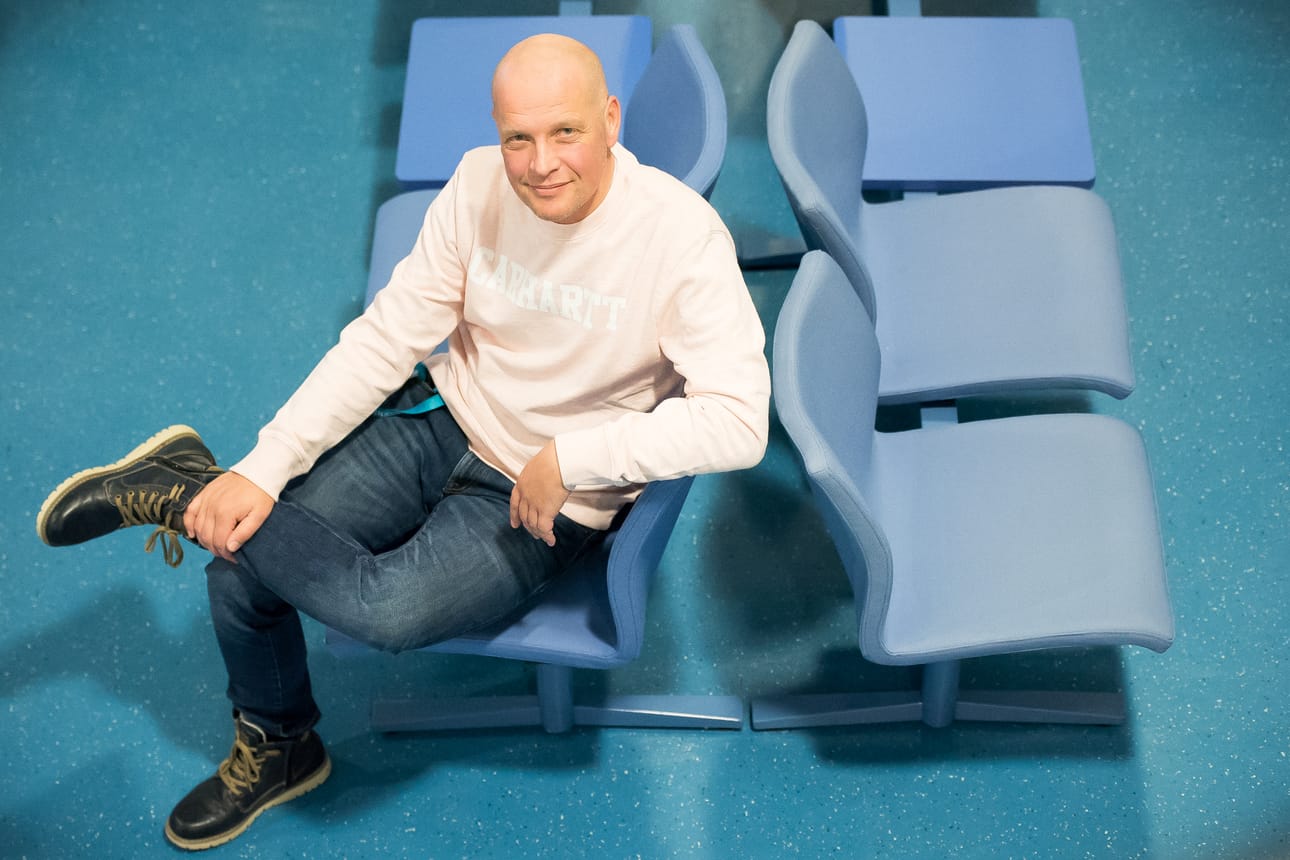 Hannu Auvinen täyttää pyöreitä.