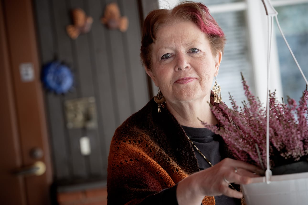 Leena Mikkola-Riekkisen kalenteri on täynnä, mutta hän jaksaa työssään ja nukkuu oikein hyvin. –Kaupunkilaisilta tulee aika vähän "korvamakiaa". Tässä virassa on pakko tottua siihen, että lunta tulee tupaan, hän sanoo.