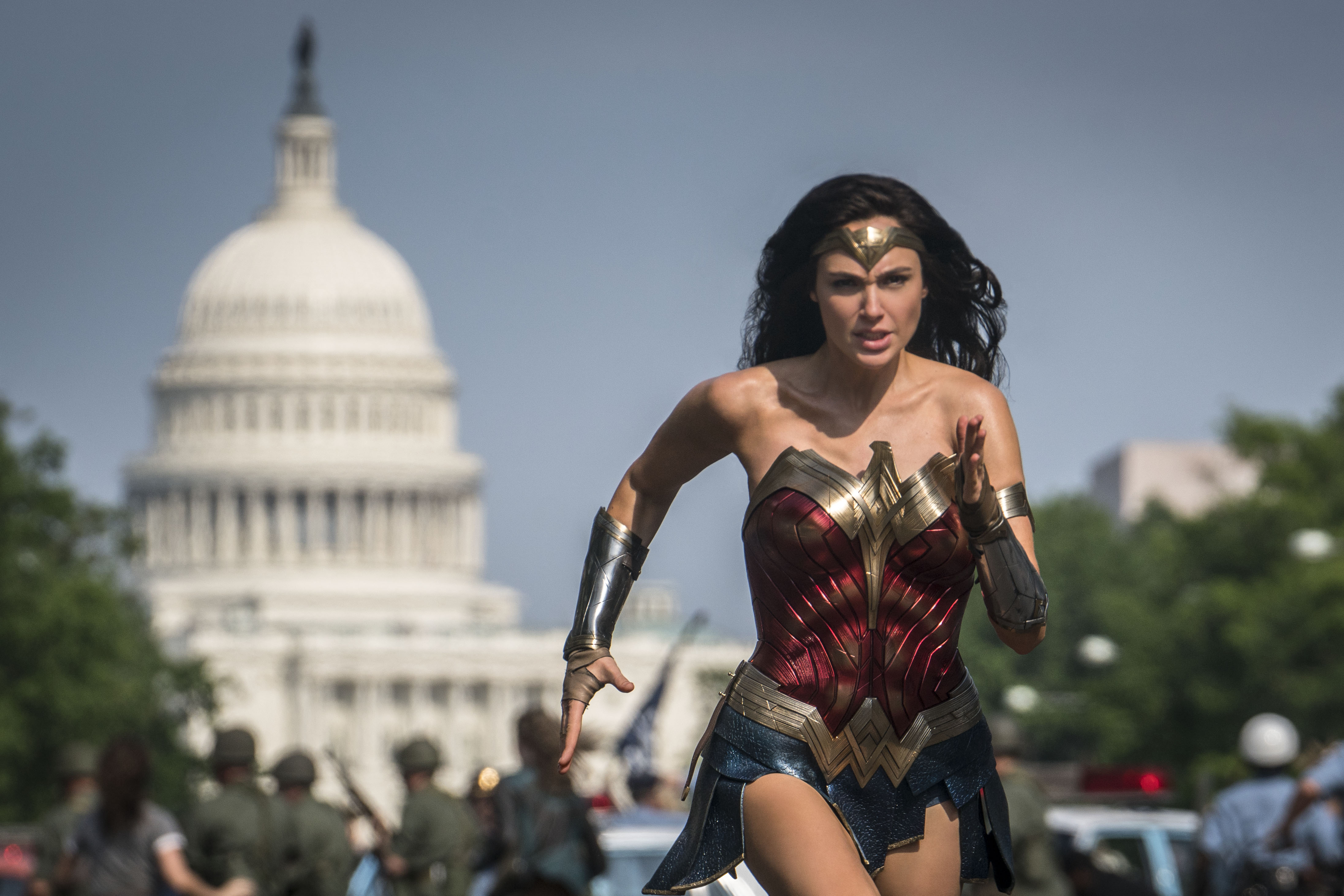 Wonder Woman 1984 on kuin nykyajan vastine vanhoille Teräsmies-elokuville: supersankariviihdettä 1980-luvun hengessä
