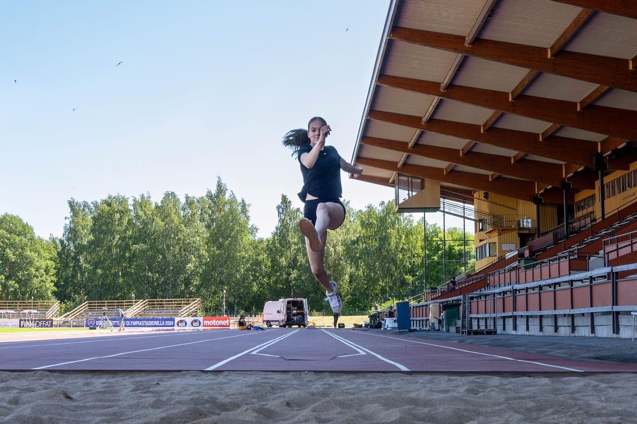Pituushyppääjä Ella Wallin odottaa innolla tulevia Kalevan kisoja.