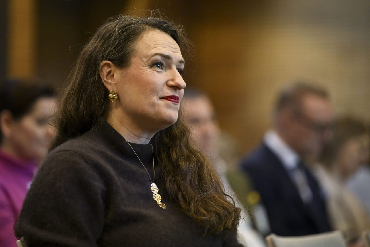 Kunta- ja alueministeri Anna-Kaisa Ikonen (kok.) ei ota kantaa siihen, mihin esitys kaatui.