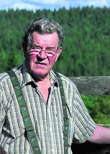 Ufo-mies. Pudasjärvinen Atte Särkelä on tullut maailmankuuluksi takavuosien merkillisten valoilmiöiden kuvaajana.
