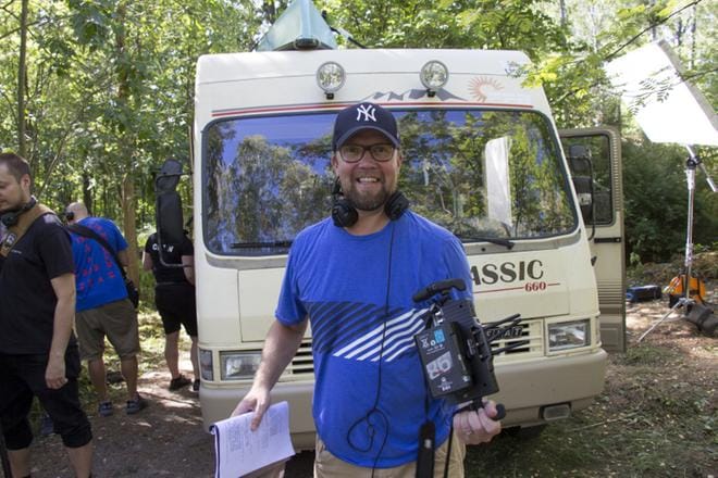 Petteri Summanen ohjaa lastensarjaa Jarista ja Karista. Uusissa jaksoissa tärkeässä osassa on myös Fiat-matkailuauto. 15-osainen sarja Jarin ja Karin kesälomasta esitetään Ylen Pikku Kakkosessa ensi vuoden aikana.