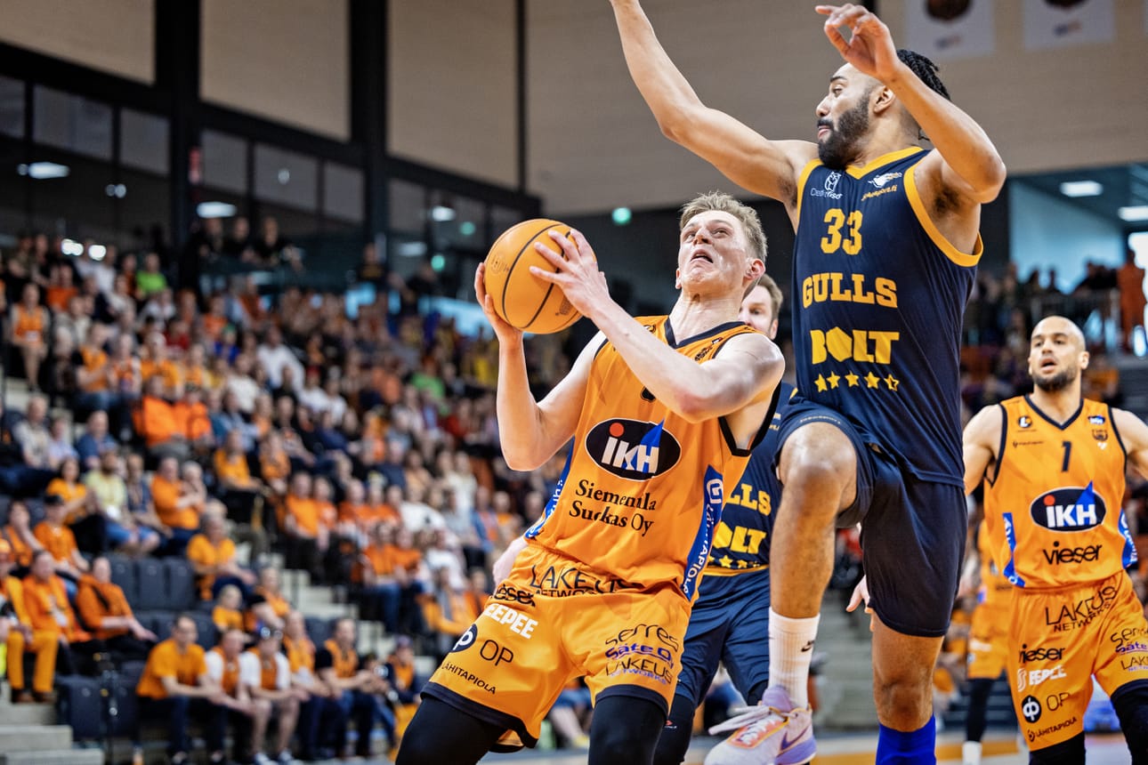 Henri Kantonen on siirtynyt Kauhajoen Karhu Basketista ulkomaille. Arkistokuva.