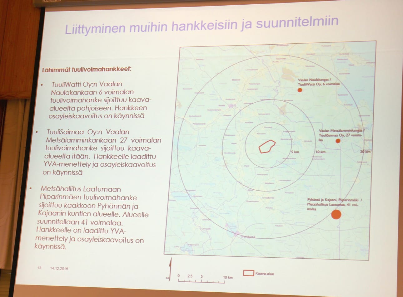 Kokkonevan tuulivoimapuistoa esiteltiin Kestilässä yleisötilaisuudessa. Suunnitteilla oleva puisto merkittynä karttaan, jossa näkyvät myös lähiympäristössä vireillä olevat hankkeet.