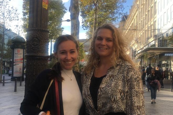 Vaasalaislähtöisen Erica Niemisen (oik.) vaatelainaamo toimii kestävyysperiaatteella. Vaatteita voi vuokrata kertakäyttöön tai kuukaudeksi. Pariisin keskustassa vaatteet toimitetaan perille pyörällä. Kumppanina yrityksessä on norjalainen Oda Odland Nordstrøm.