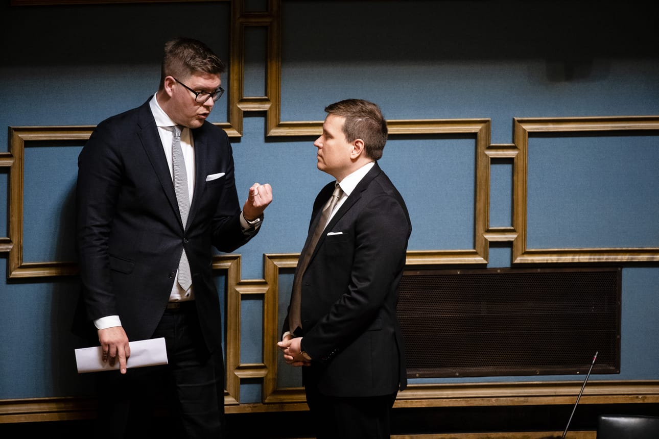 Sdp:n eduskuntaryhmän puheenjohtaja Antti Lindtman ei sulkisi pois Nato-joukkojen tuomista Suomeen. Perussuomalaisten ryhmänjohtaja Ville Tavio vastustaa ydinaseiden sijoittelua Suomeen.