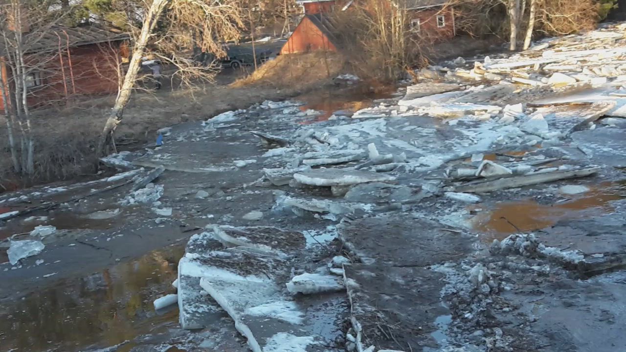 Temmesjoen jääpato murtuu
