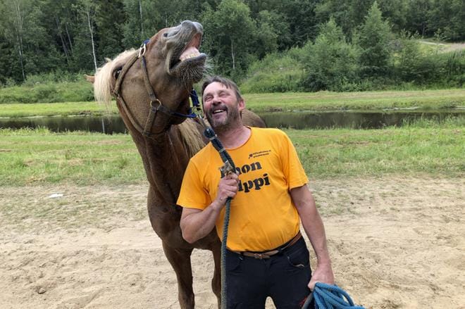Enon Vilppi ja valmentajaa Jari Autio ovat molemmat huumorimiehiä. Kuvat Virpi Kupiainen-Ämmälä