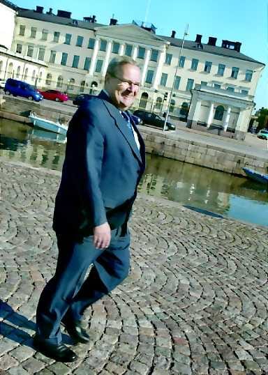 Kokoomuksella kirimistä. Minkään puolueen hallitusasema ei ole kirkossa kuulutettu, Ilkka Suominen muistuttaa.
