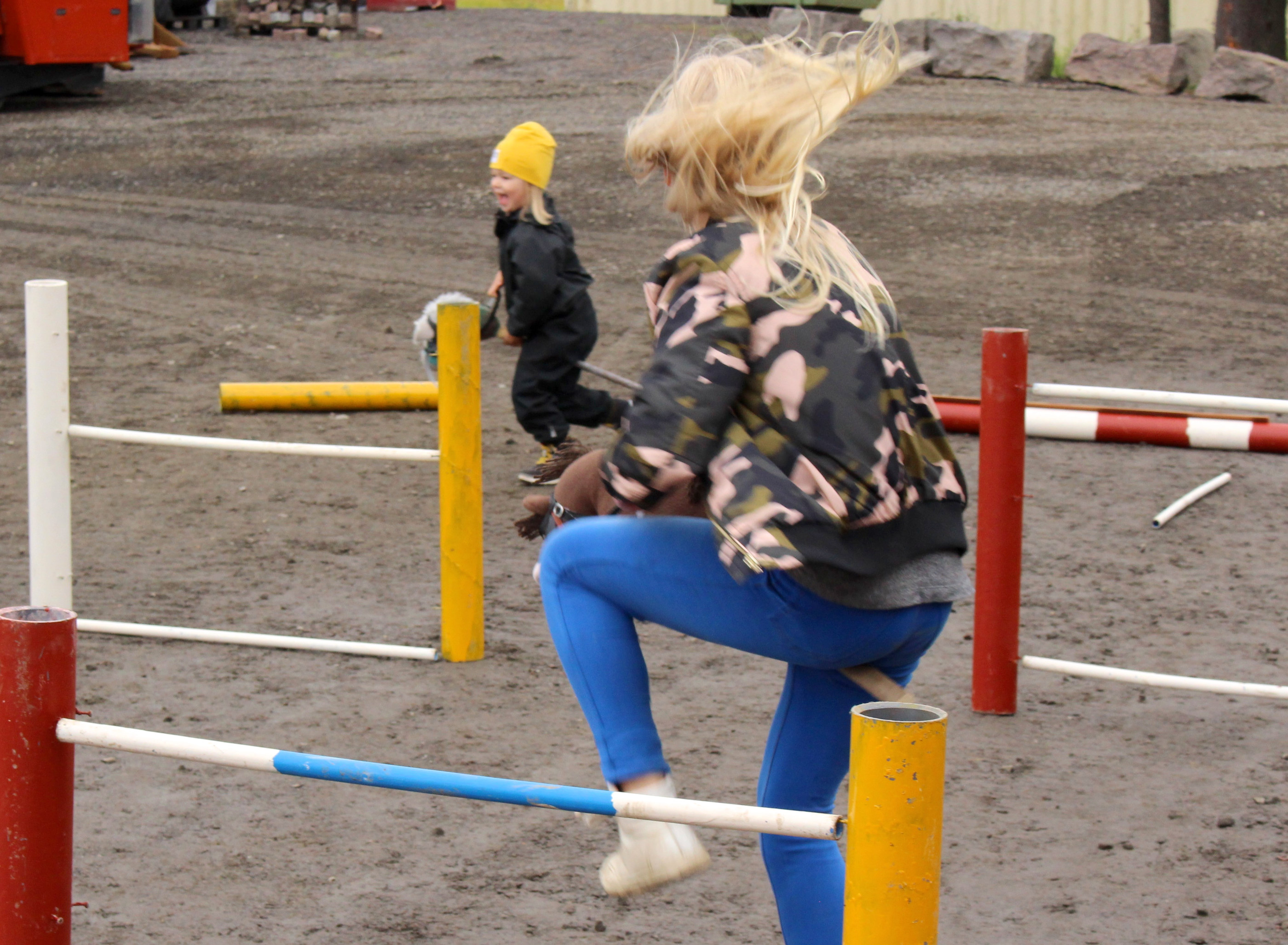 Keppihevosradalla ratkottiin päivän aikana Savalojan syysmarkkinoiden mestaruus.