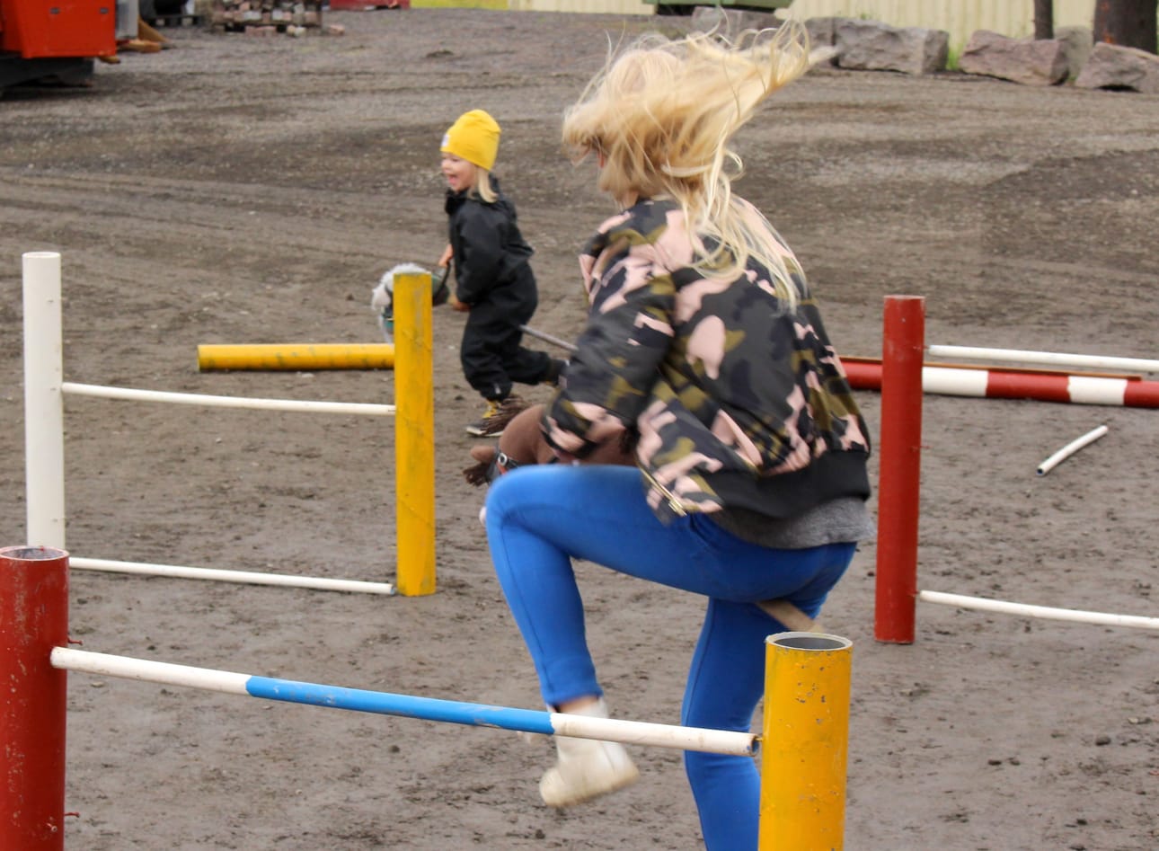Keppihevosradalla ratkottiin päivän aikana Savalojan syysmarkkinoiden mestaruus.
