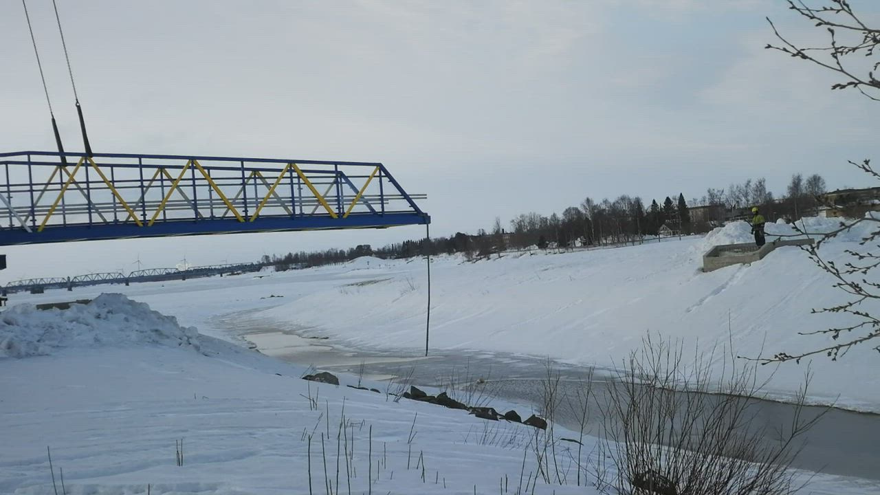 Uusi rajan ylittävä kävelysilta