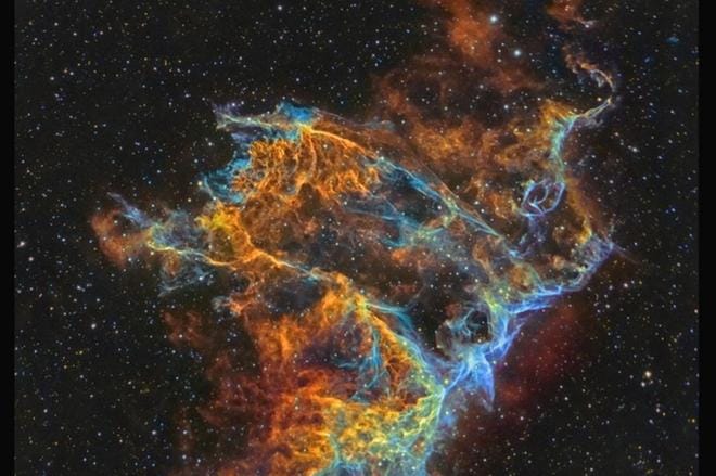 J-P Metsävainion kuva Joutsenen tähdistön supernovajäännöksestä ja harsosumusta.