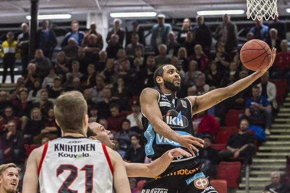 Kauhajoen Karhu Basket murskasi Kouvot Kouvolassa. Tässä tyylittelee Rene Rougeau. KUVA: ERKKI HAUTAVIITA