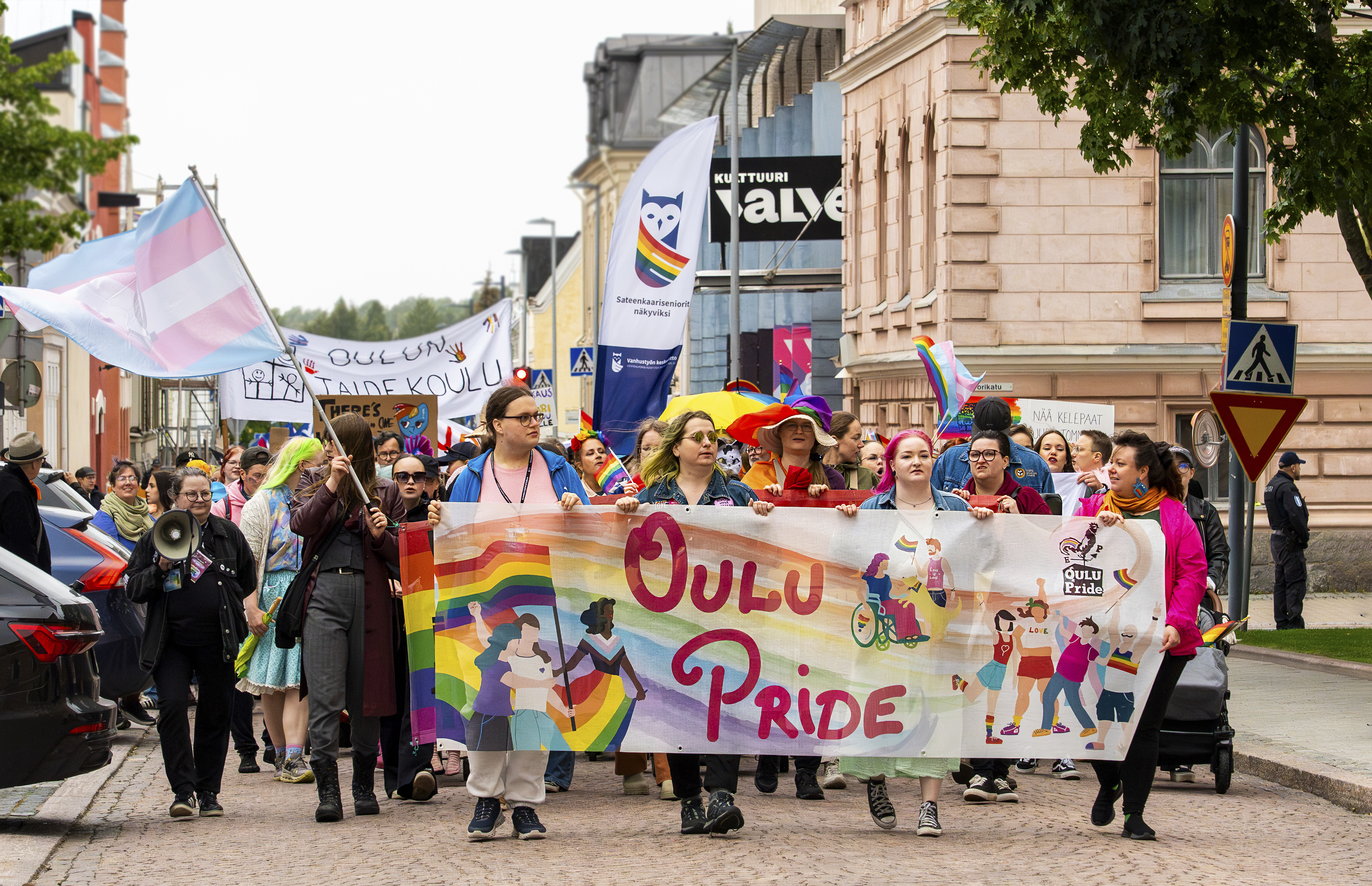 Pride juhli kaupungin kaduilla – katso suuri kuvagalleria!