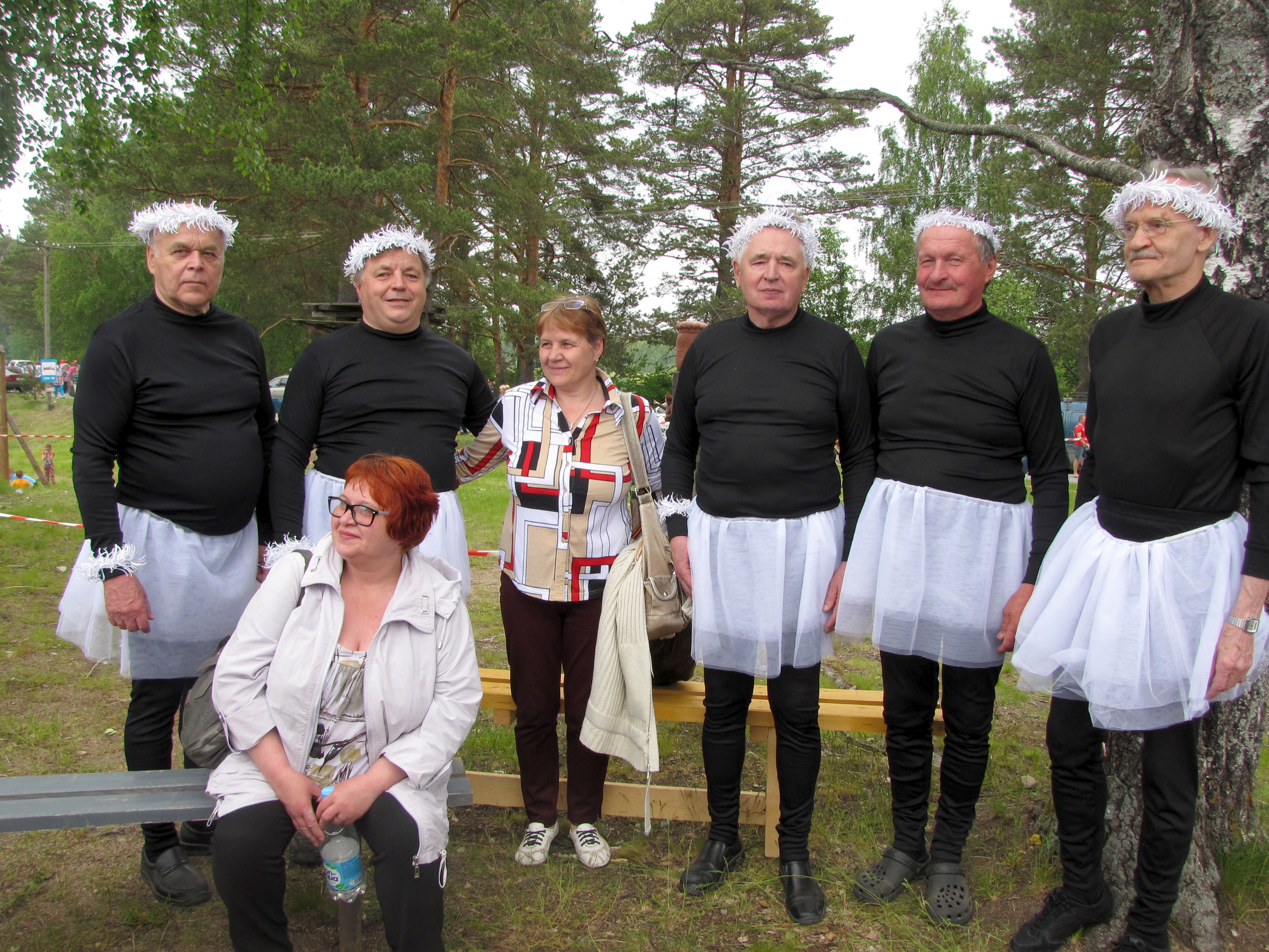 Värit, ilo ja nauru täyttivät Suguvastavundu -festivaalien aikana kylien raitit.