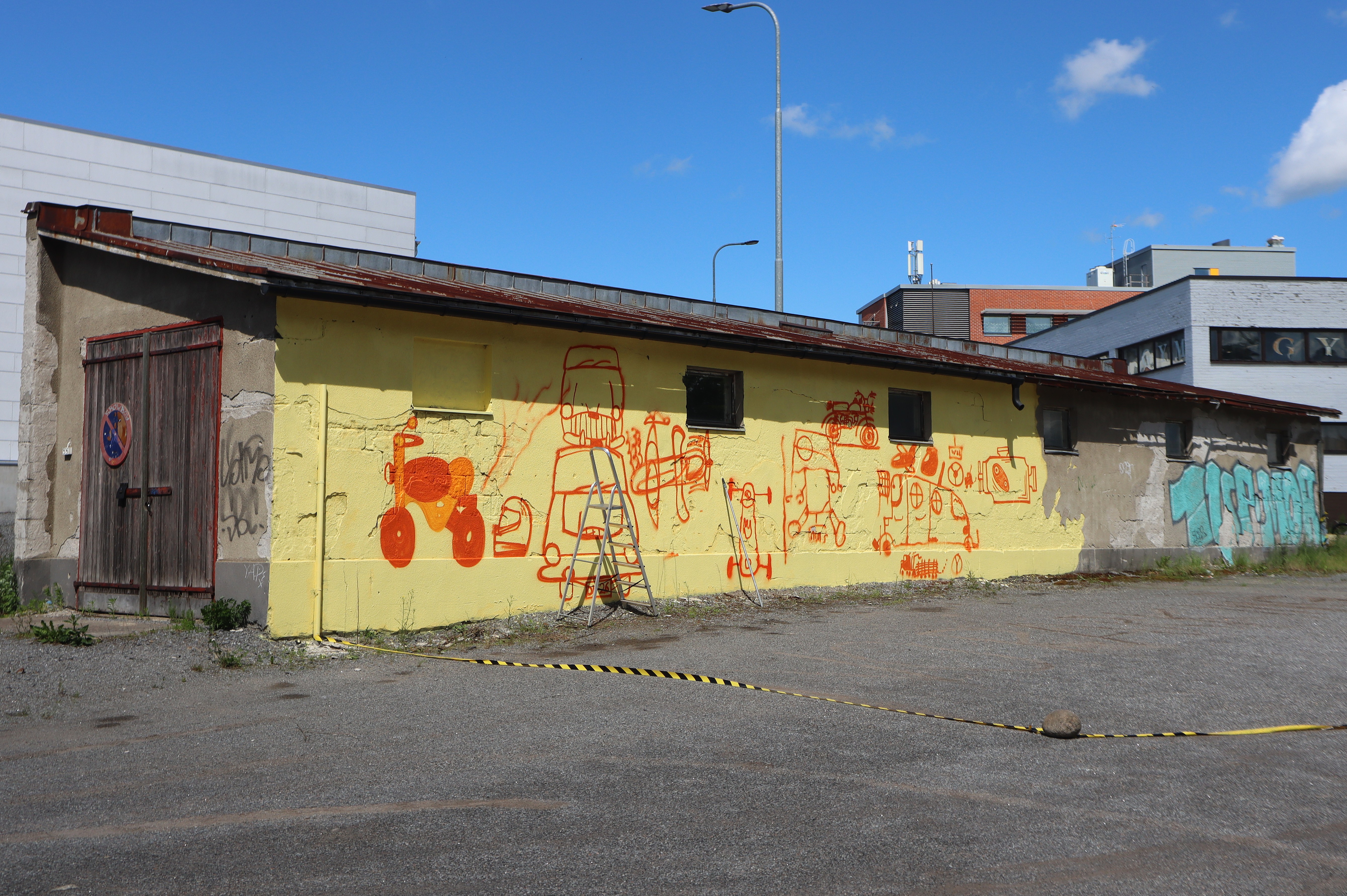 Lapset ja nuoret ottivat teokseen inspiraatiota Vaasan auto- ja moottorimuseosta.