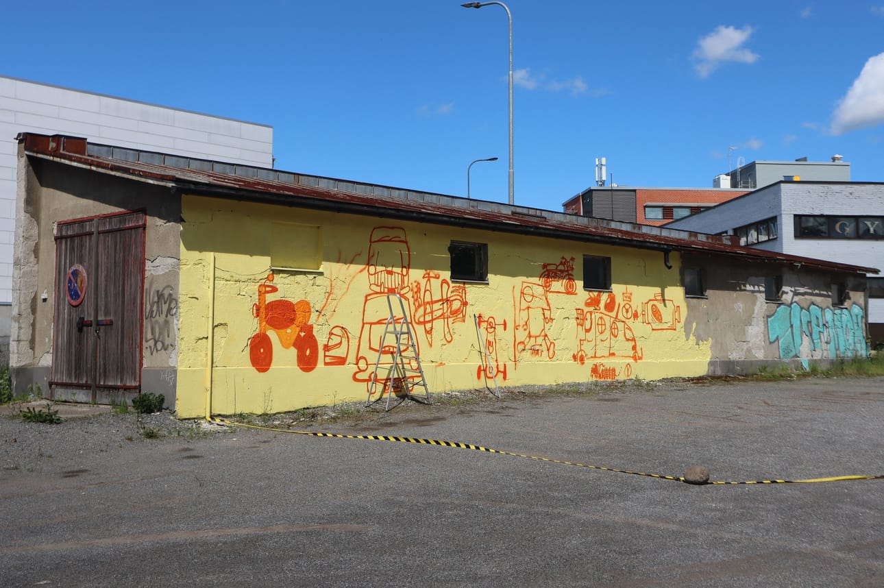 Lapset ja nuoret ottivat teokseen inspiraatiota Vaasan auto- ja moottorimuseosta.