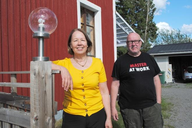 Liisa ja Risto Heinämäen mukaan odotettavissa on iso elämänmuutos, kun Liisan työpaikka siirtyy Helsingistä kotikonnuille Alavudelle. KUVA: EEVA–LIISA KULJU