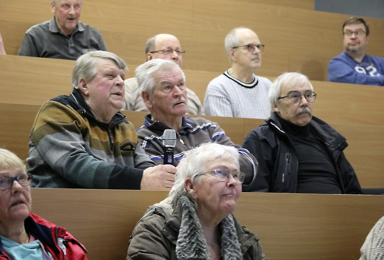 Monet muistot nousevat lapsuudesta ja nuoruudesta mieleen, kun vanhasta valokuvasta löytyy jotain tuttua.