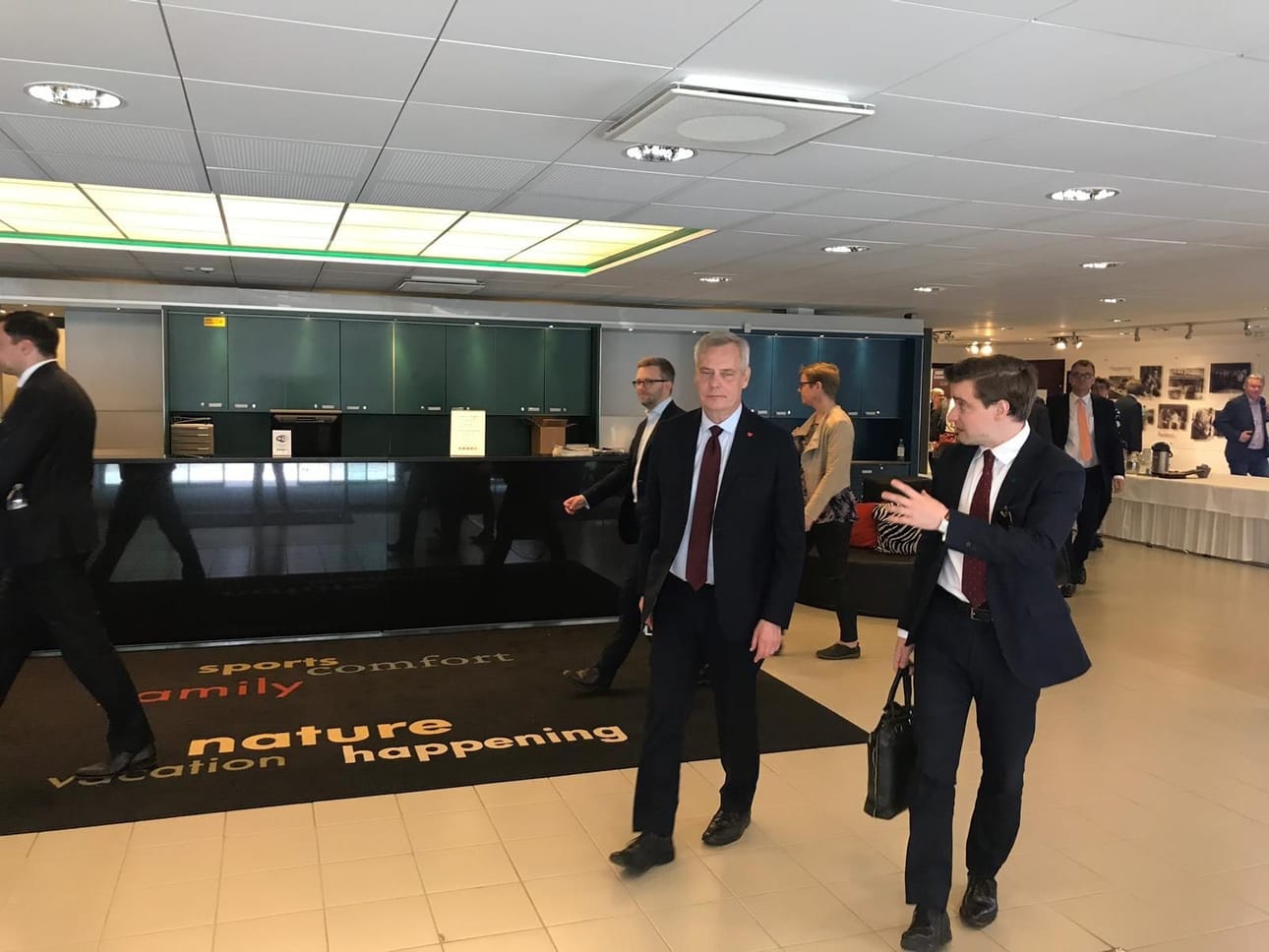Tuleva pääministeri Antti Rinne jätti lounaan väliin ja poistui Korpilammelta tiistaina puolen päivän aikoihin.