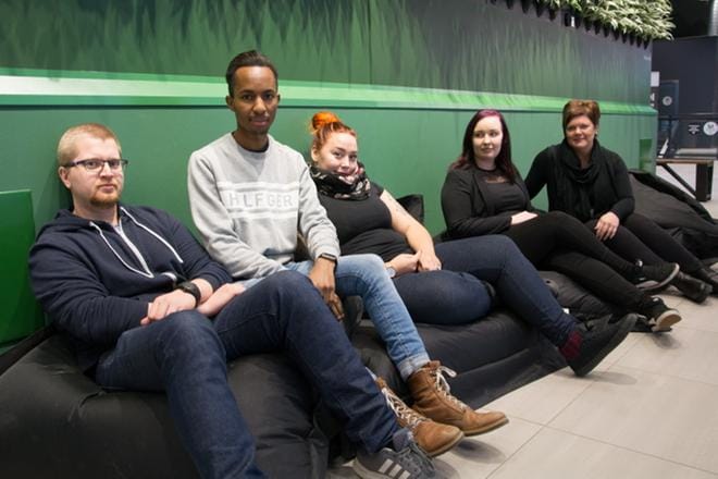 Juho Timonen, Nahashon Njehia, Helmi Tuomi, Janette Peltola ja Merja Purola vaikuttuivat Pandatalosta. KUVA: JESSICA RISTIMÄKI