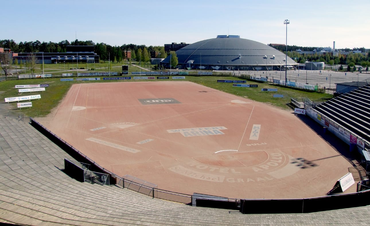 Raksilan pesäpallostadion avattiin vuonna 1997. Katsomossa on 4 204 istumapaikkaa, joista katettuja 1 460 ja aitiopaikkoja 162.