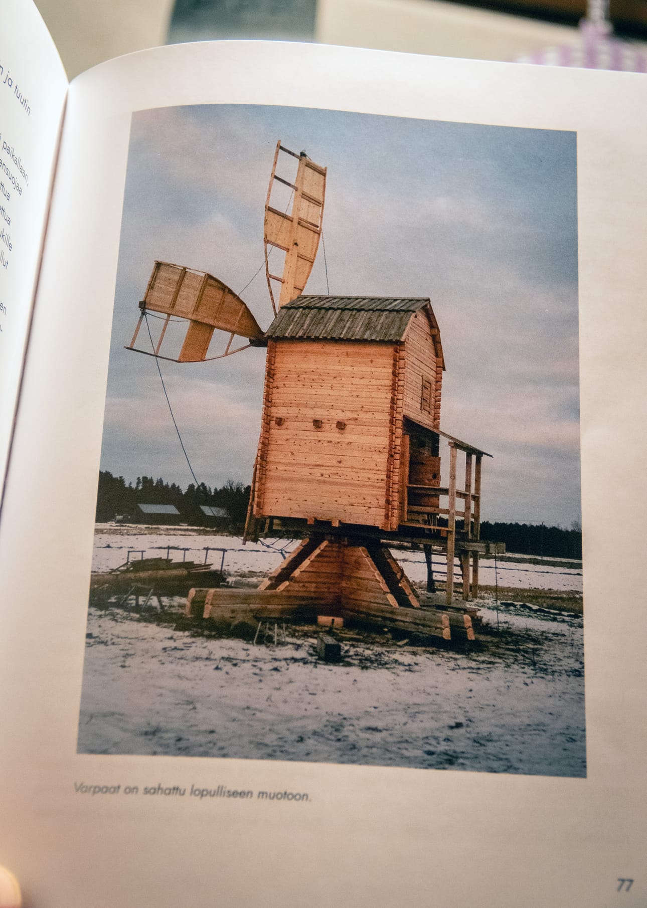 Hyvän Tuulen Mylly melkein valmiina. Myllyä on myös testattu toimivaksi: siinä on jauhettu ruista ja ohraa.