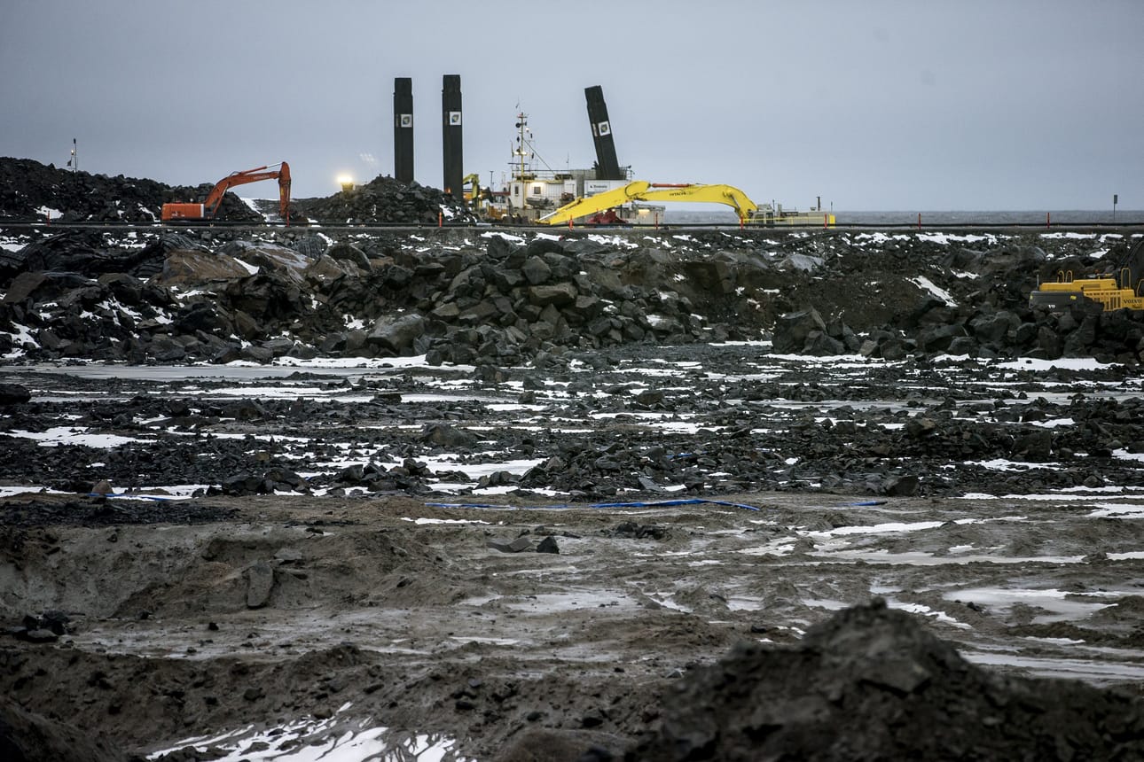 Laitostoimittaja RAOS Project arvioi, että laitokselle saataisiin rakentamislupa vuonna 2021. Tuolloin alkaisi myös varsinaisen voimalan rakentaminen.