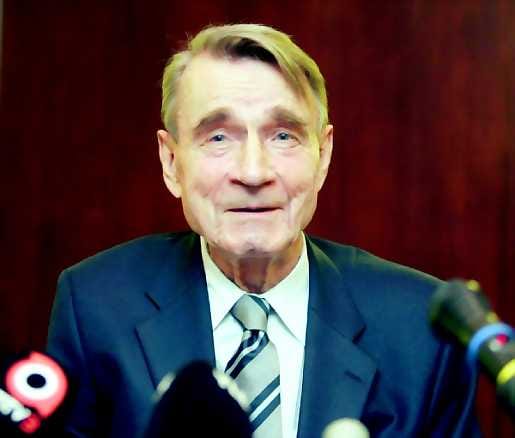 Lähtö uusille kierroksille. Kuka siihen uskoo, että EU:n laajeneminen pysähtyy Turkkiin, kysyy presidentti Mauno Koivisto.
