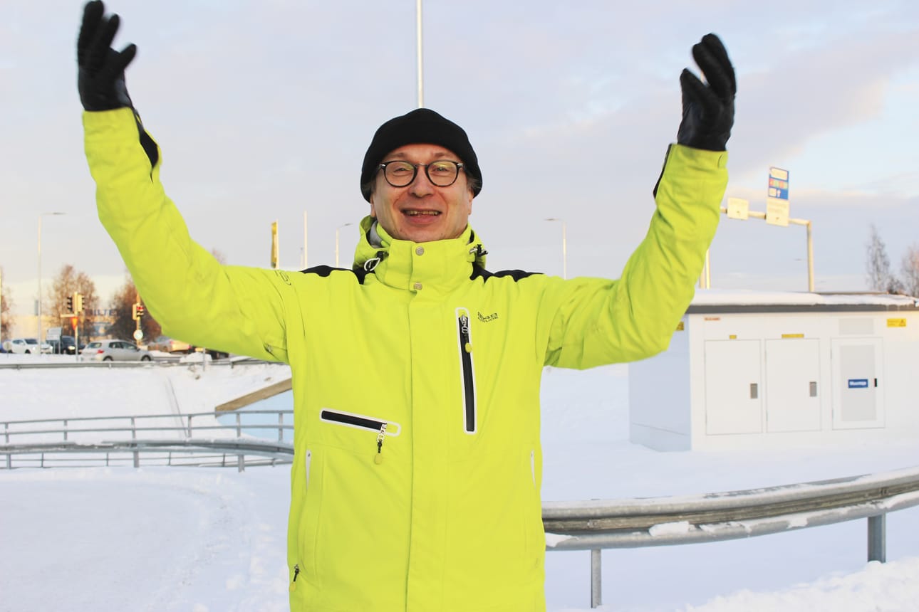 Juha Maalismaa on opiskellut useita kieliä ensin omatoimisesti, koska alkeiskurssilla edetään hänen mielestään yleensä liian hitaasti.