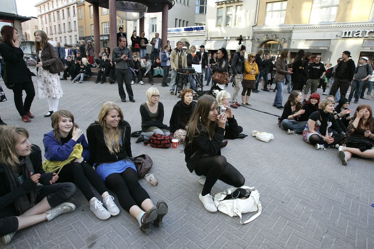 Vuonna 2009 koulujenpäättymiskonsertti pidettiin Rotuaarilla.