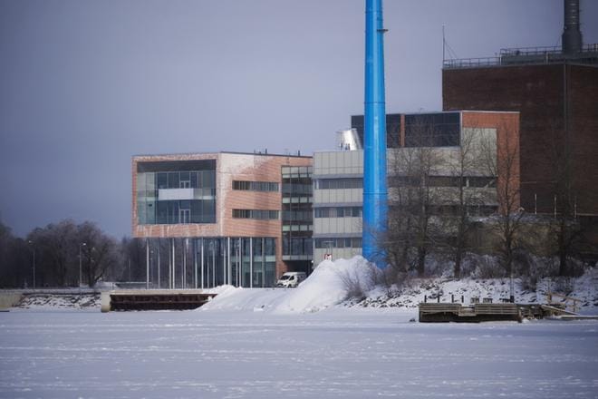 Vaasassa koettiin tämän viikon keskiviikkoaamuna sähkönkulutuksen huippu. Päivällä kuitenkin aurinko jo lämmittää, joten kokonaiskulutus ei ole niin suuri kuin silloin, jos pitkä pakkasjakso olisi tammikuussa. KUVA: JARNO PELLINEN