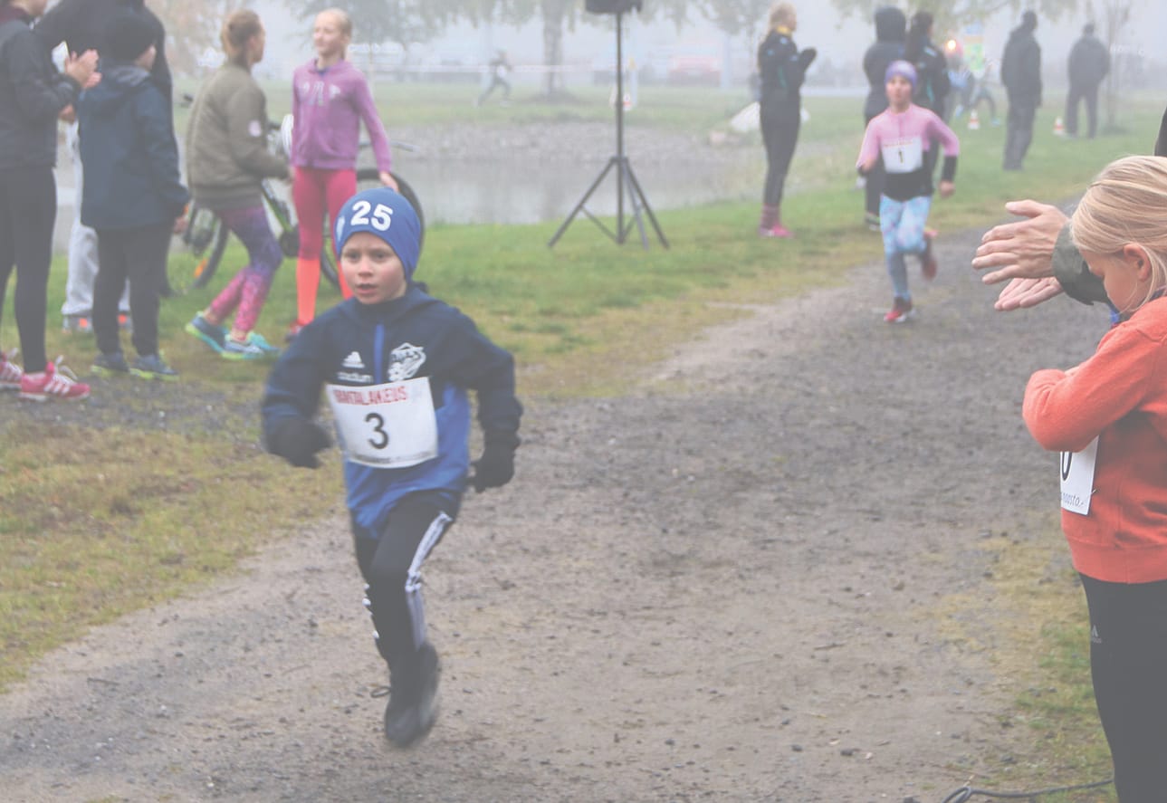 Aiemmista osakilpailuista tuttu kempeleläinen Arttu Tervonen juoksi jälleen voitokkaasti.