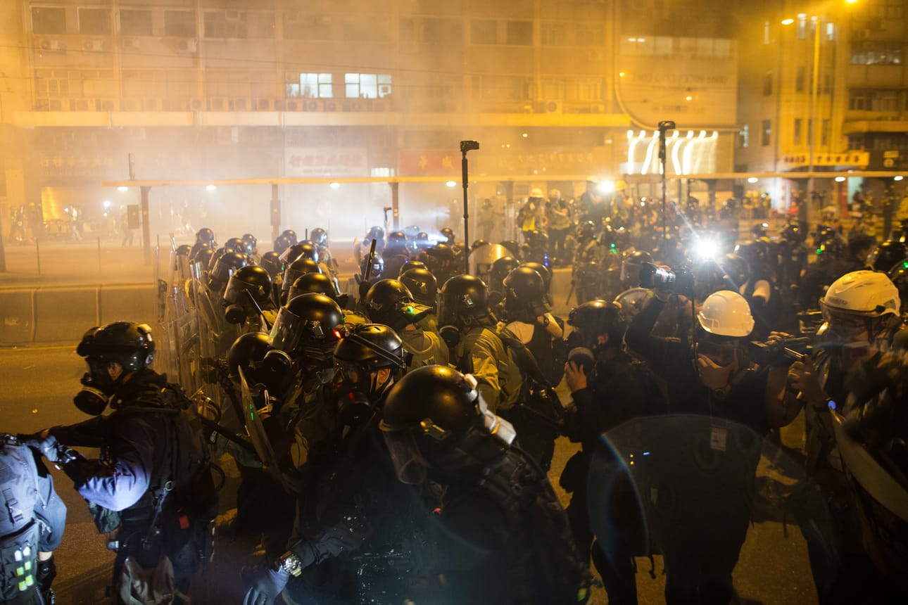 Hongkongin tuoreimpaan mielenosoitukseen sunnuntaina osallistui poliisin mukaan yli 100 000 ja järjestäjien mukaan yli 400 000 tuhatta ihmistä.