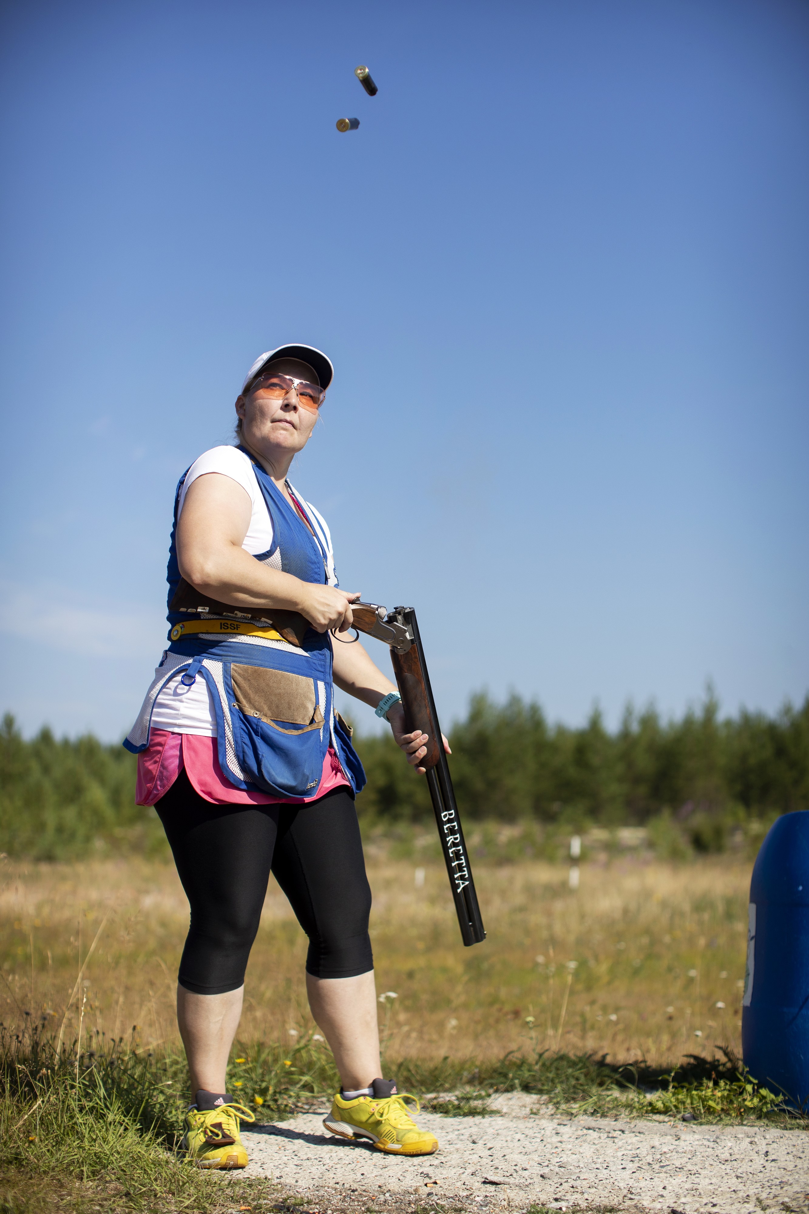 Marjut Heinonen valmentautuu veljensä Esa Heinosen opastuksessa.