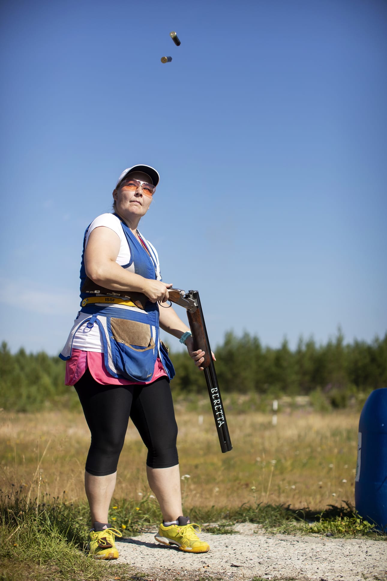 Marjut Heinonen valmentautuu veljensä Esa Heinosen opastuksessa.