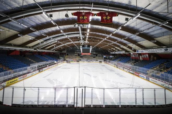 Jää nähtäväksi, tuleeko Vaasan jäähalliin NHL-tyylinen 61 x 26 metriä pieni kaukalo vai kansainvälinen 60 x 30 metriä iso kaukalo. Tätä Vaasanseudun Areenat Kuntayhtymän johtajan Michael Lyyskin mukaan vielä pohditaan. ARKISTOKUVA: JARNO PELLINEN