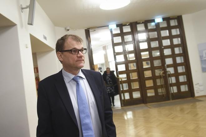 Pääministeri Juha Sipilä (kesk.) sanoo tietävänsä, että jotkut ministerit ovat aika lujilla. Kuva: Kimmo Brandt