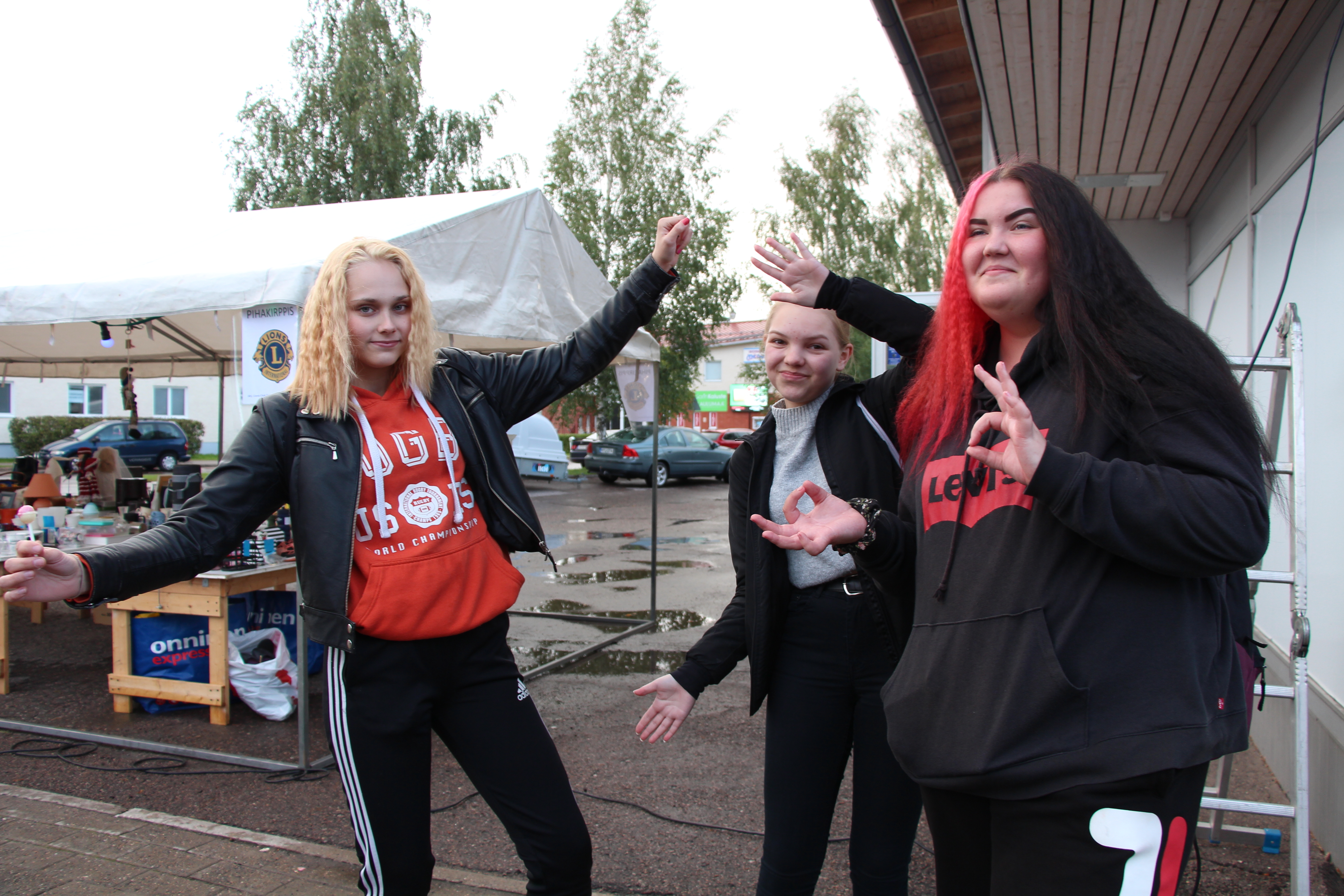 Viivi Myllykangas, Tiia Marttila ja Sonja Moilanen tulivat Villi perjantaihin Kalajoelta. 