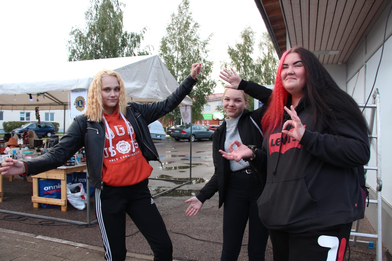 Viivi Myllykangas, Tiia Marttila ja Sonja Moilanen tulivat Villi perjantaihin Kalajoelta.